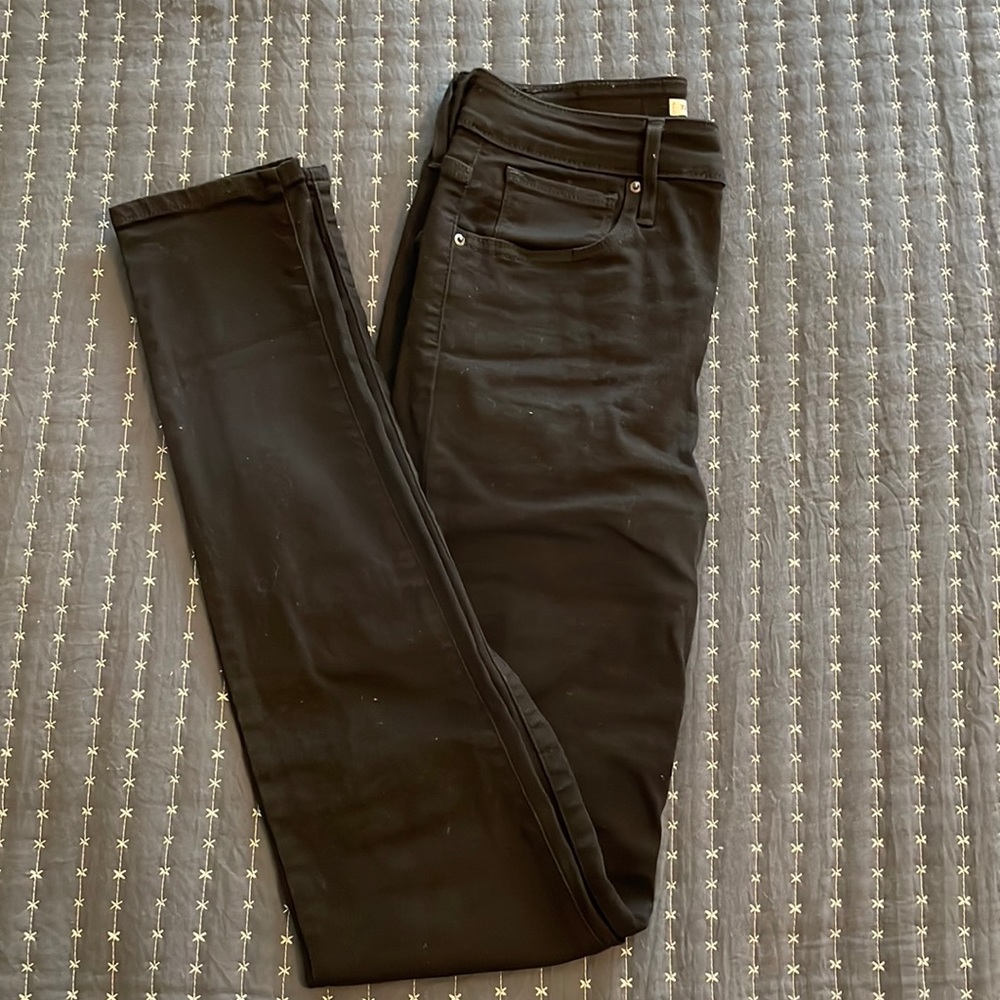 Levi's jet black high rise skinny jeans. Size 27 (US 4)